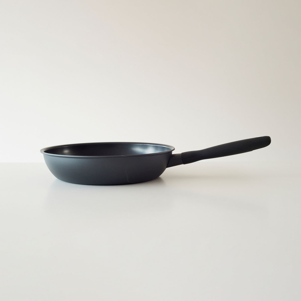 定価11,000円　マイヤー　ホワイトスチール フライパン 26cm ホワイトスチール フライパン26cm（コーティング無し）- 高品質な